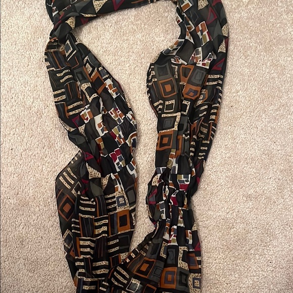 Geometric Patterned Scarf - Picture 2 of 7